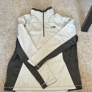 North Face- Men’s pull over - size large